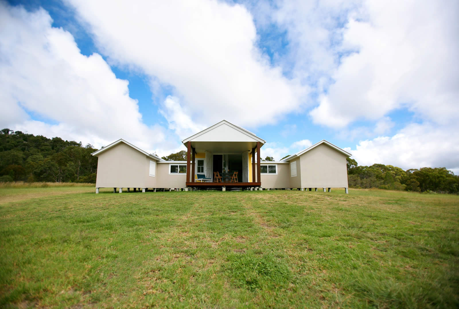 east elevation of blue mountain lodge accommodation